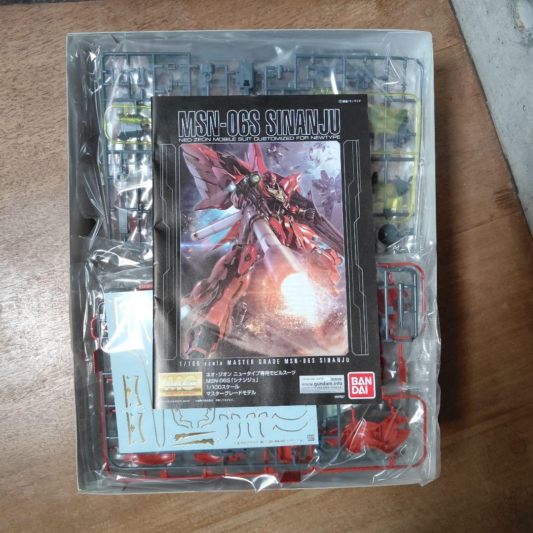 バンダイ MG 1／100 シナンジュバズーカ付属アニメ仕様 ガンプラ