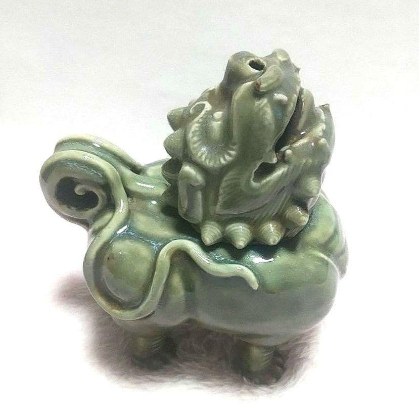 青磁獅子香炉　獅子型　香炉　獅子置物　茶道具　香道具　骨董品　美術品　時代物