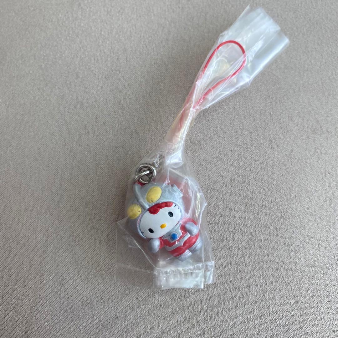 ハローキティ なりきりストラップ ウルトラマンキティ カプセルトイ レア　キティ
