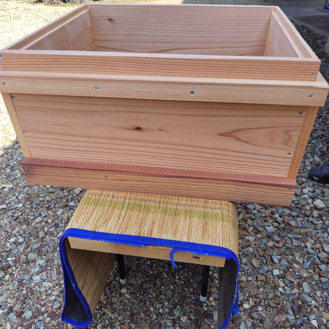 西洋蜜蜂の巣箱、杉板材使用 （10枚かけ）二段使用 縦54㎝✕横45✕高60です