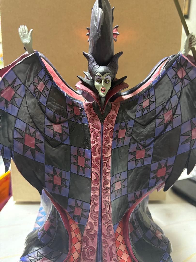 マレフィセント ドラゴンライト　ヴィランズ　置物