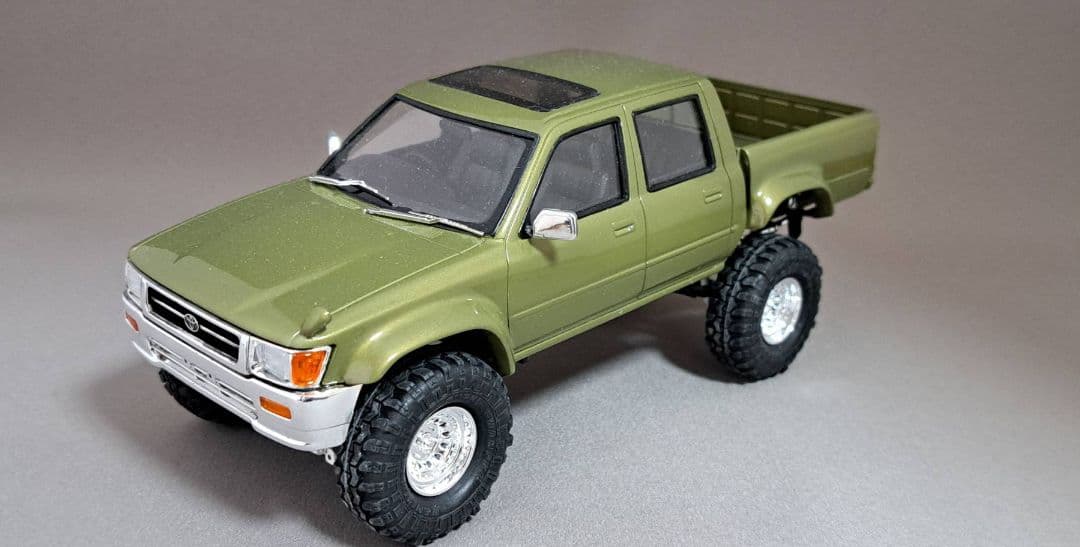 プラモデル完成品　ハイラックスダブルキャブ