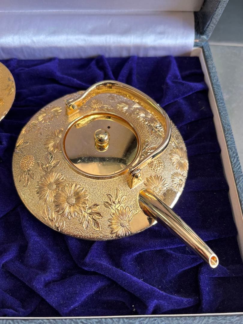 24KGP 金杯セット　日本製　宝来　縁起物　菊柄　急須　金杯　箱付き