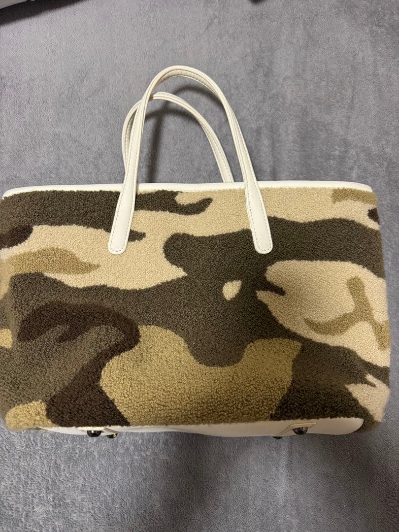ムータ迷彩柄サメ刺繍トートバッグ