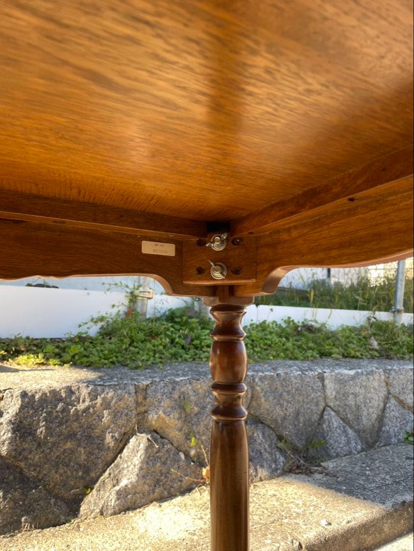 楕円形木製テーブル 彫刻入り　テーブル