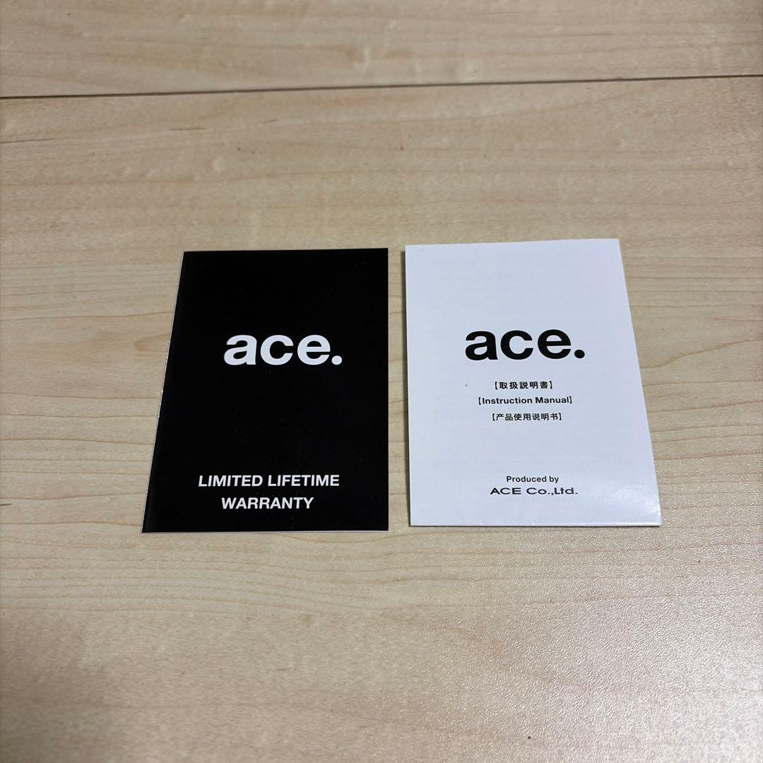 黒の中型スーツケース 4輪