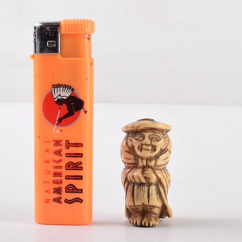 時代提げ物　獣骨彫刻　人物像　根付　N　8029