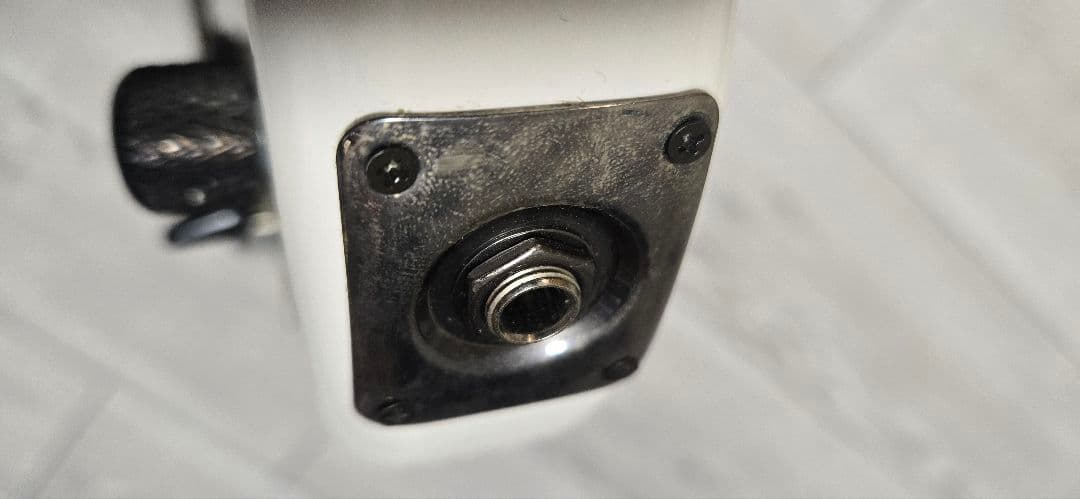 エレキベース ホワイト 4弦 ギグバッグ付き