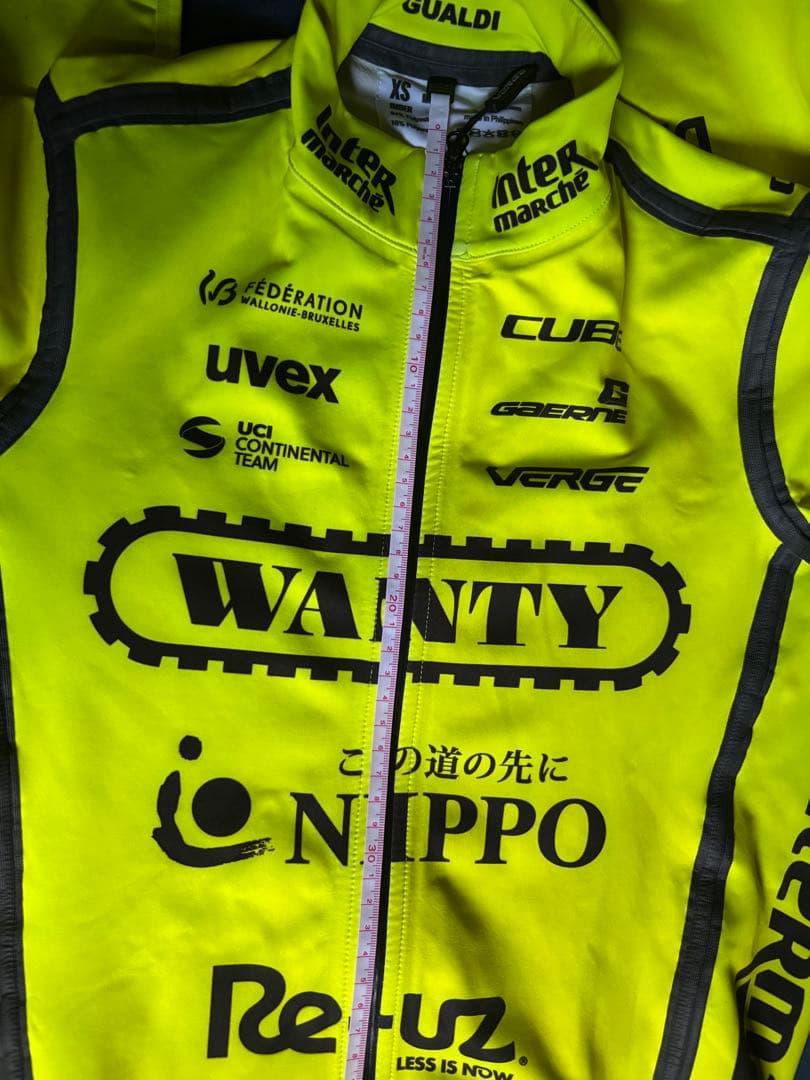 プロ支給品 アンテルマルシェ ウィンドブレイカー XS 蛍光 最終値下げ