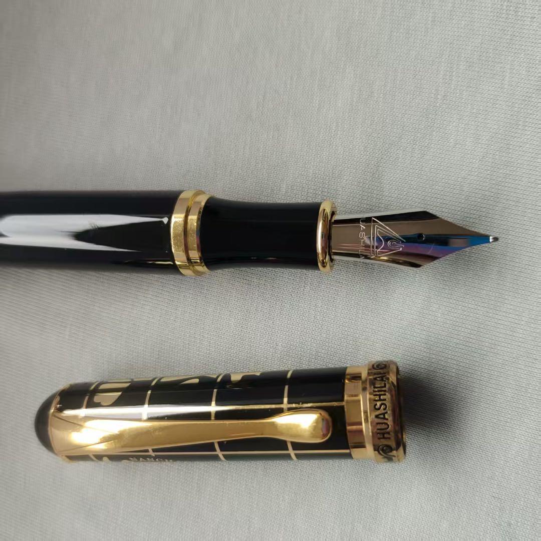 黒色万年筆 ゴールド装飾付き