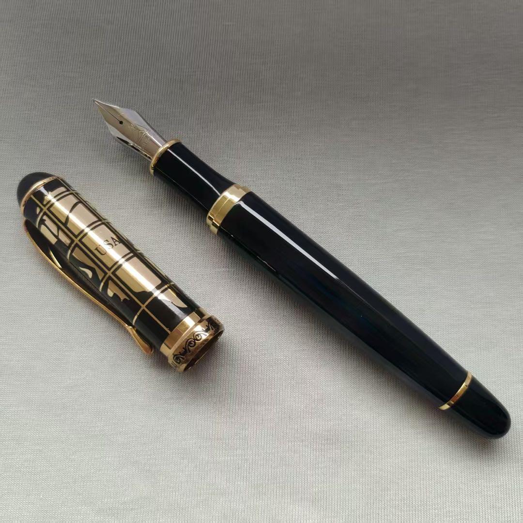 黒色万年筆 ゴールド装飾付き
