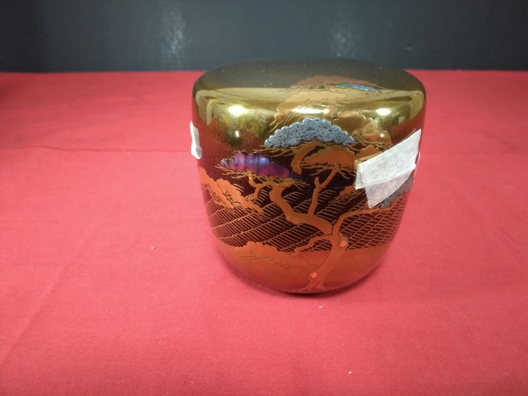 茶道具　棗　　【　甲金蒔地　松波蒔絵　中村宗尹　作　】　　 　松・貝入り