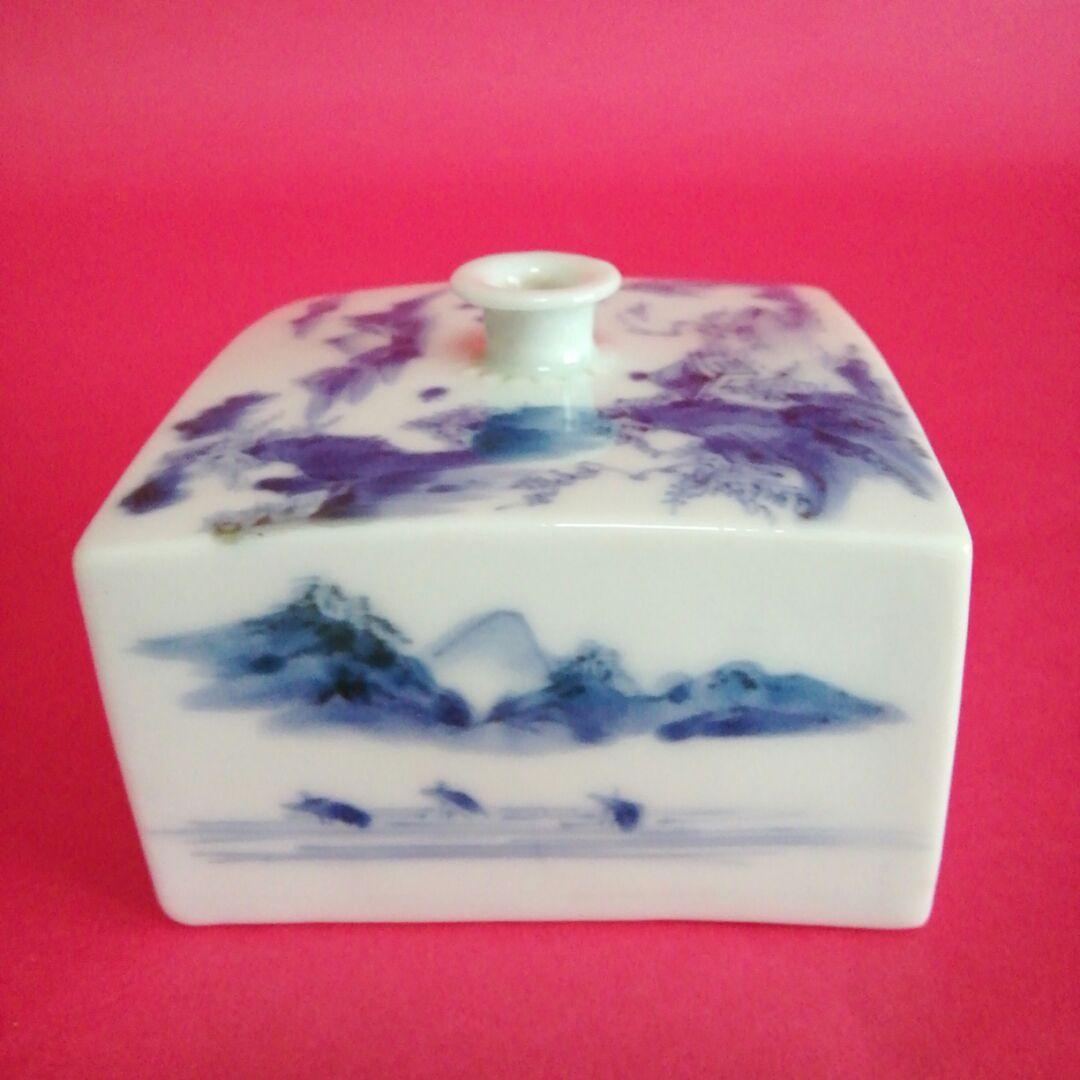 油壺磁器　古平戸染付山水図油壺　　(三川内焼)　　江戸中期　　　古伊万里