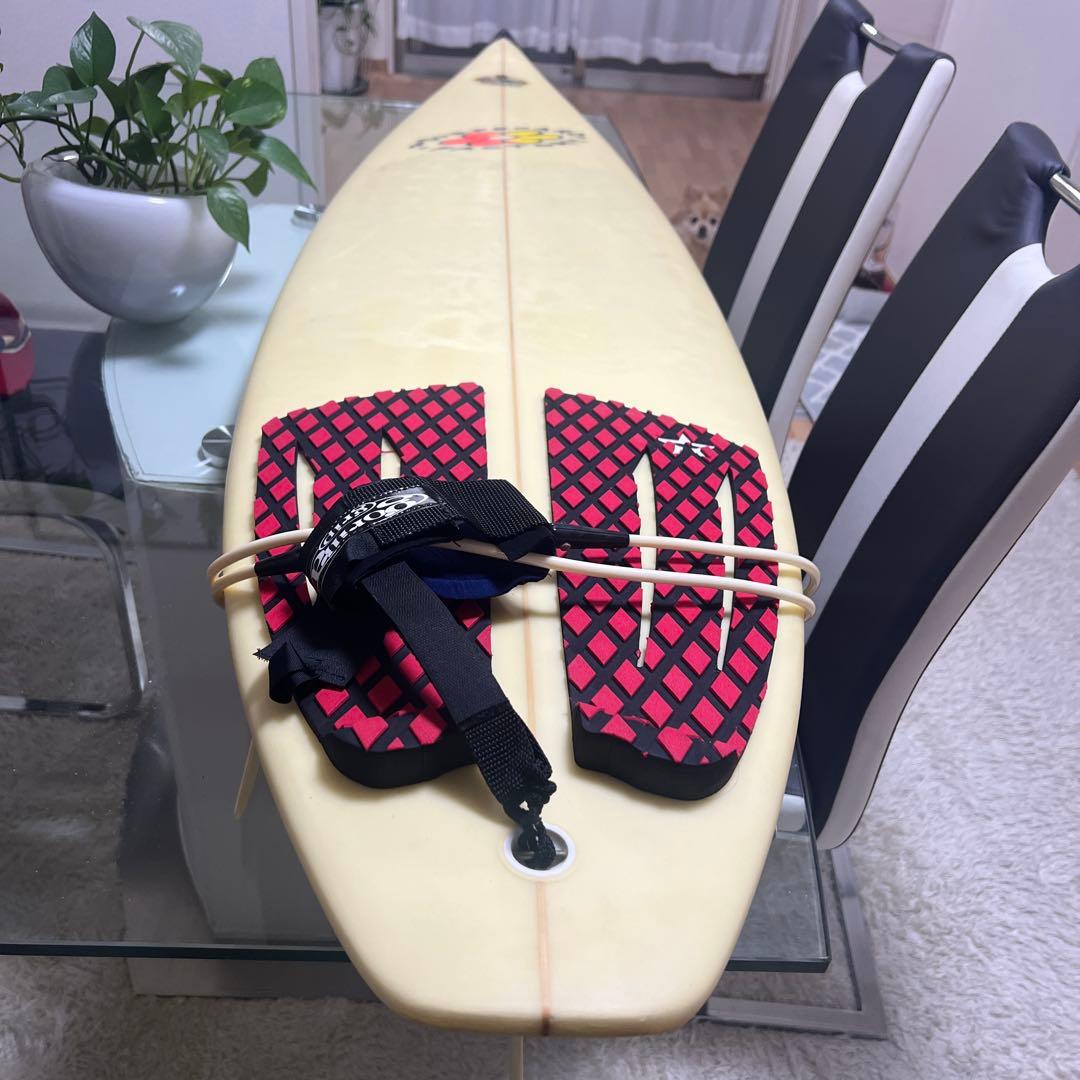 ショートボード 2フィン 赤黒グリップパッド