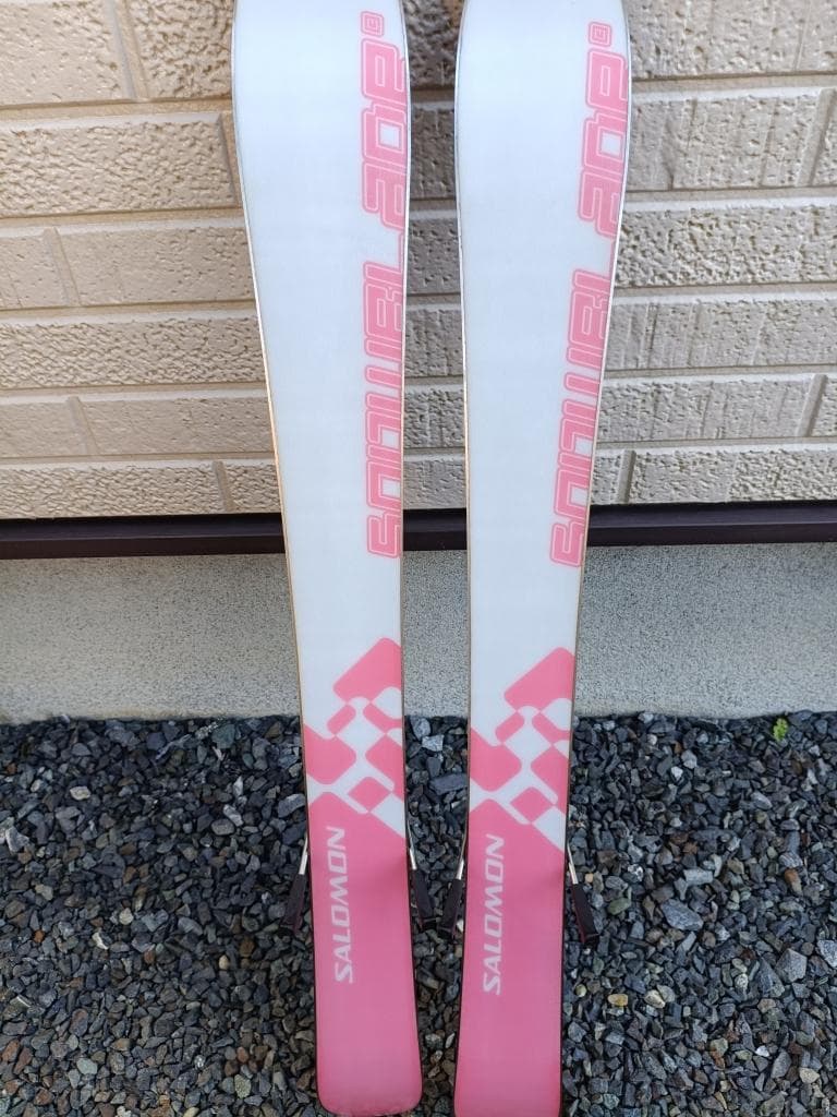 ＳＡＬＯＭＯＮ　ＳＮＯＷＢＬＡＤＥ　希少