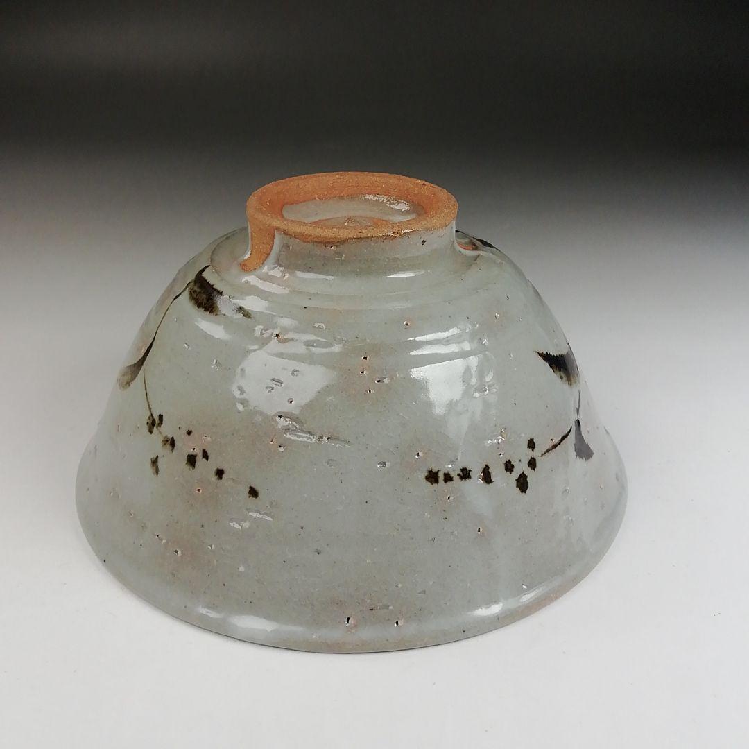 Ｔ８７１　茶碗　『銹絵　草花文』『通次阿山 造』　共箱　抹茶碗　茶道具