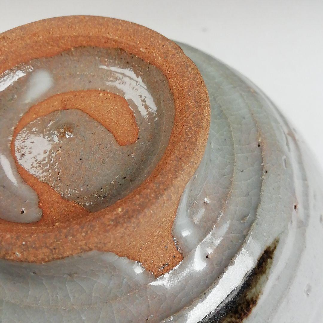 Ｔ８７１　茶碗　『銹絵　草花文』『通次阿山 造』　共箱　抹茶碗　茶道具