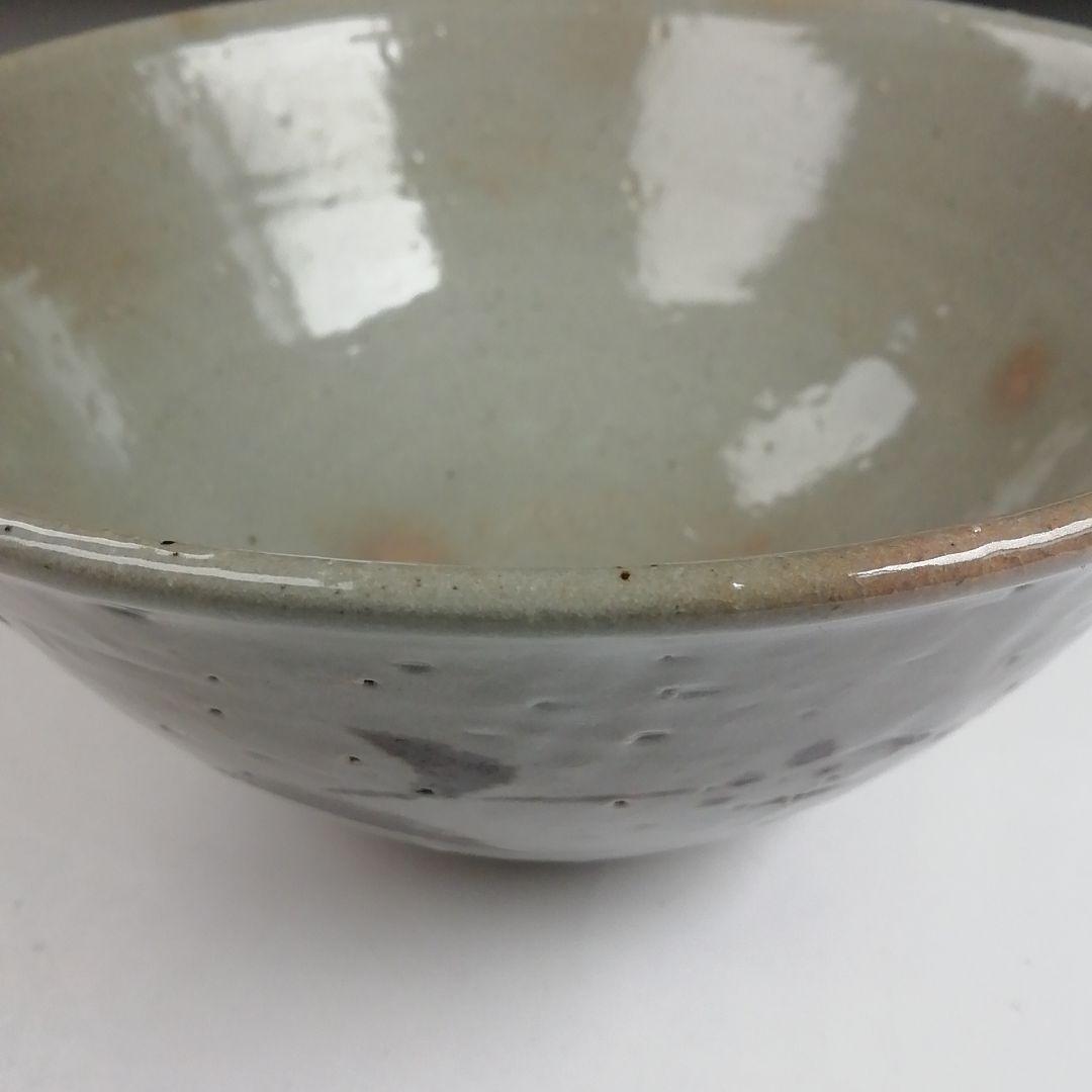 Ｔ８７１　茶碗　『銹絵　草花文』『通次阿山 造』　共箱　抹茶碗　茶道具