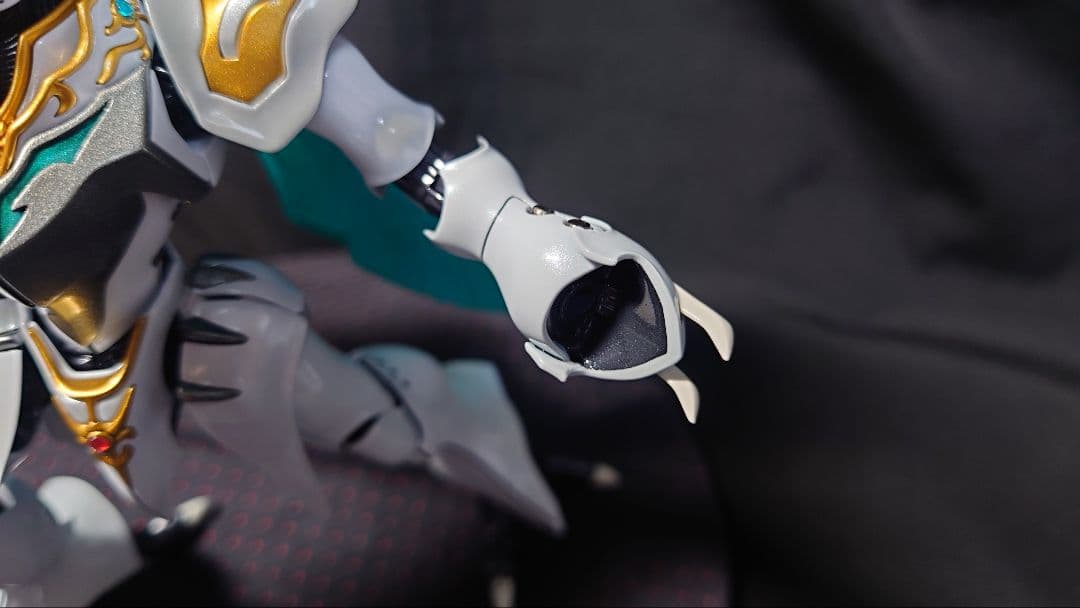 バンダイ　HGサーバイン　塗装済完成品