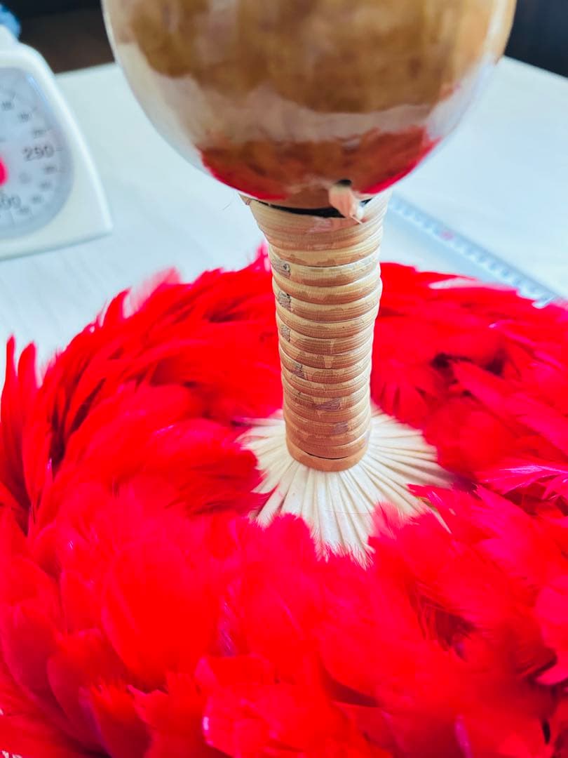 ウリウリ　フラダンス　タヒチアン　赤　羽　黄色　楽器　ハワイ　一体型　２個セット