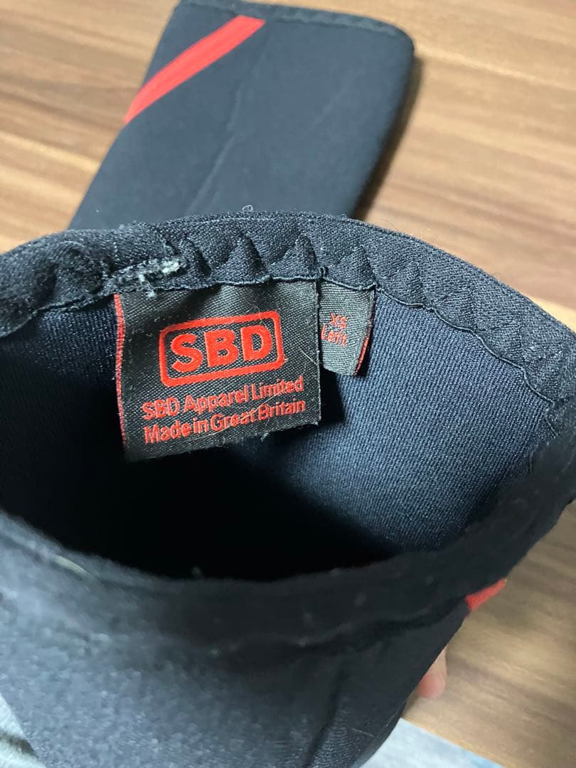 SBD ニースリーブxs 黒/赤