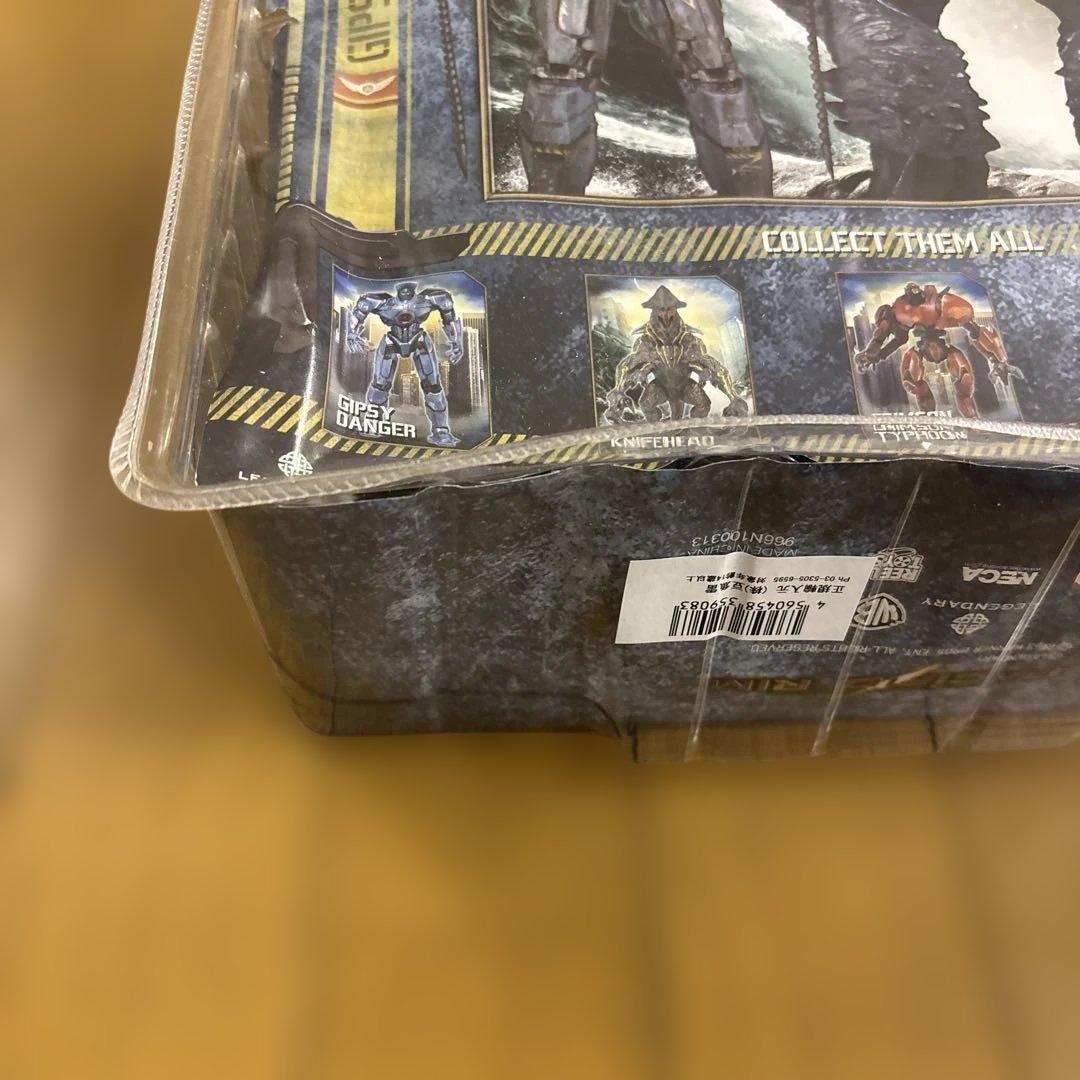 特撮 PACIFIC RIM GIPSY DANGER & LEATHERBACK
