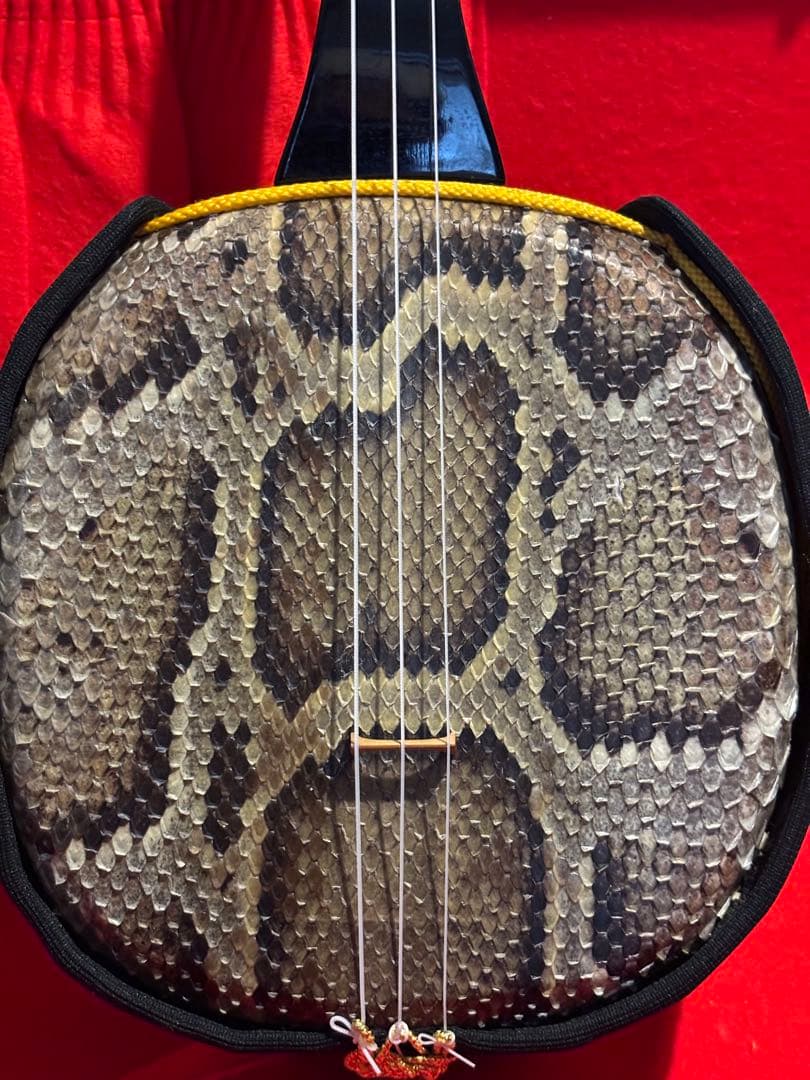 ※ラストです　旅を重ねた三線昭和六十一年贈沖縄三線黒木真壁型本皮張傷あり現状販売