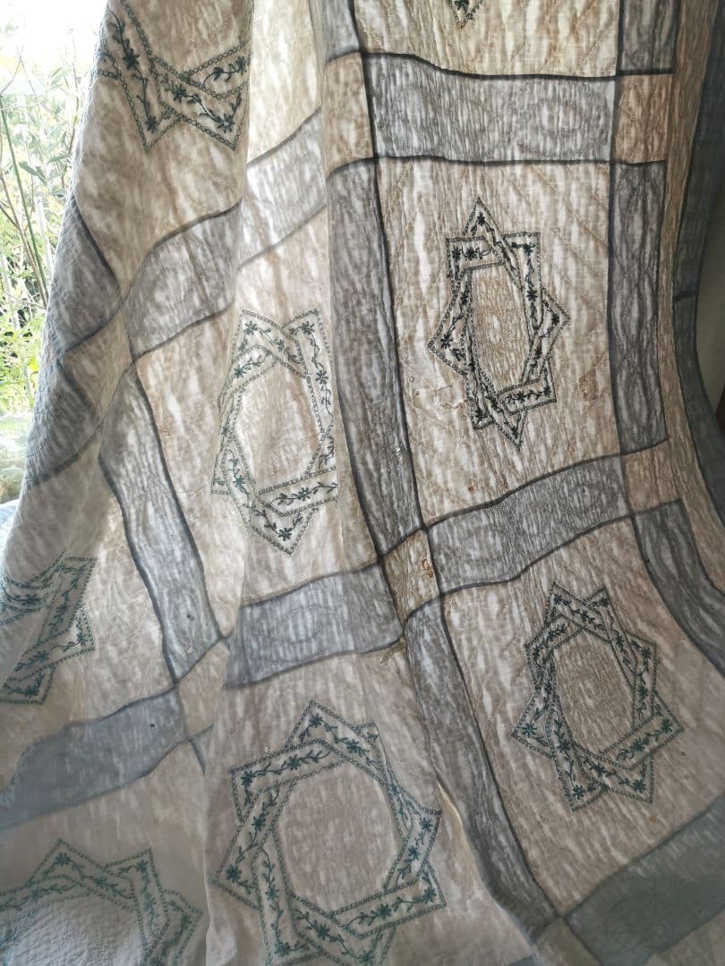 アンティーク 星 風車パッチワーク 小花青磁色刺繍 ふんわりダブルフェイスキルト