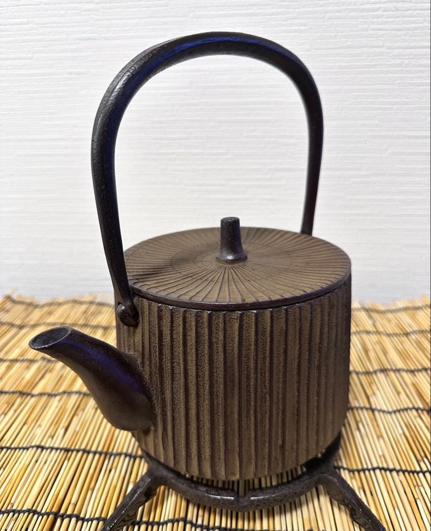 新品　岩手県奥州水沢幸工芸　現代の名工 佐藤勝久造　利休型蛇ノ目１３型　南部鉄瓶