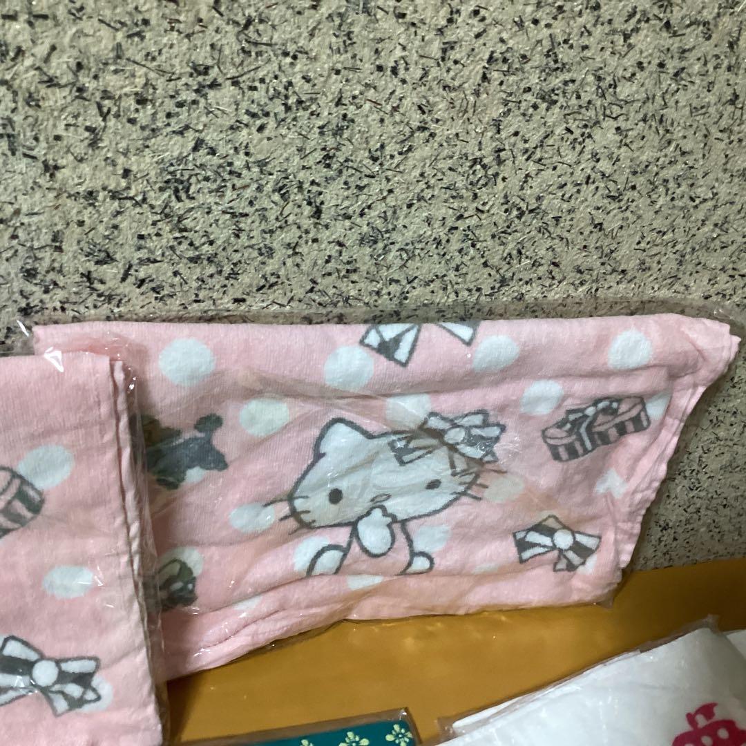 2066 ハローキティデザインタオルおまとめ