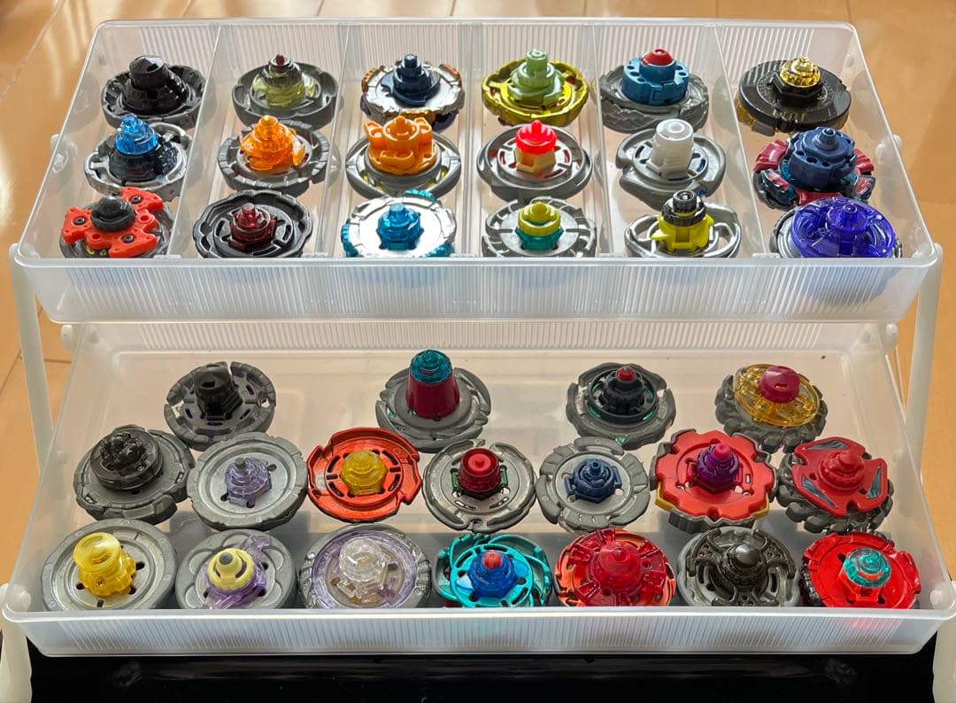 メタルファイトベイブレード36個まとめ売り(ランチャー、パーツ、シール付き)