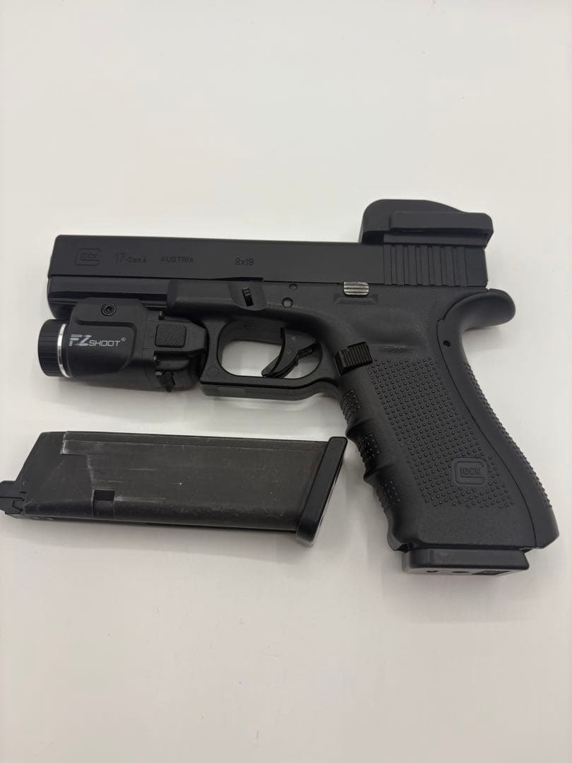 東京マルイ　グロック17 gen4 ドットサイト　ライト付き　マガジン2本付き