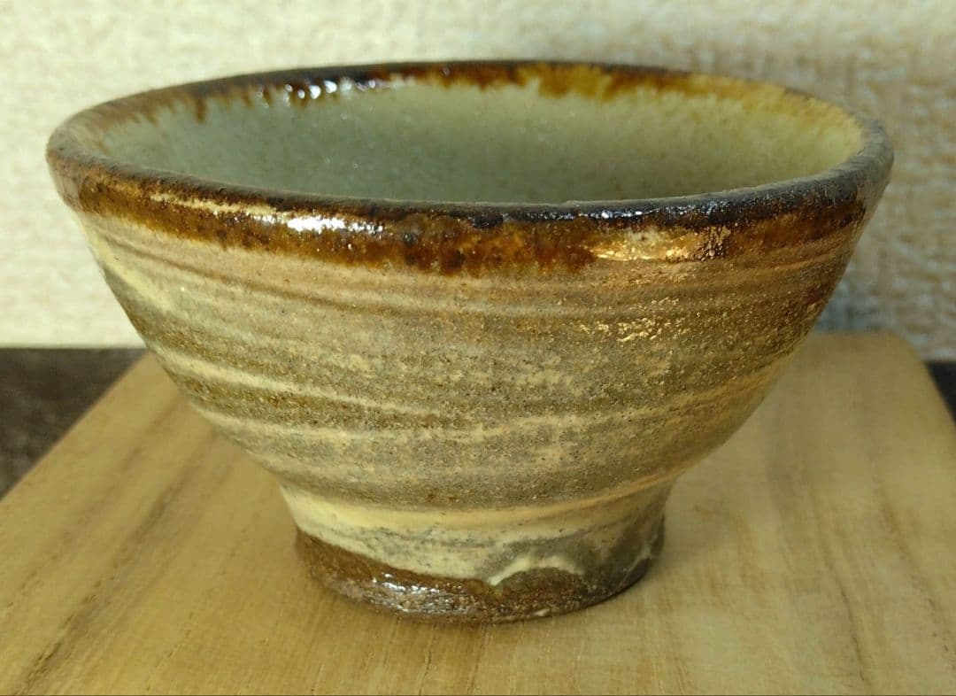 人間国宝 金城次郎 ぐい呑 栞 共箱 美品 壷屋焼 やちむん 紐付箱 壺屋焼