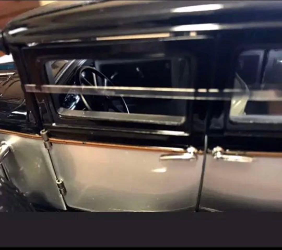 1/18 オートワールド ピアレスマスター8セダン1931 限定1500