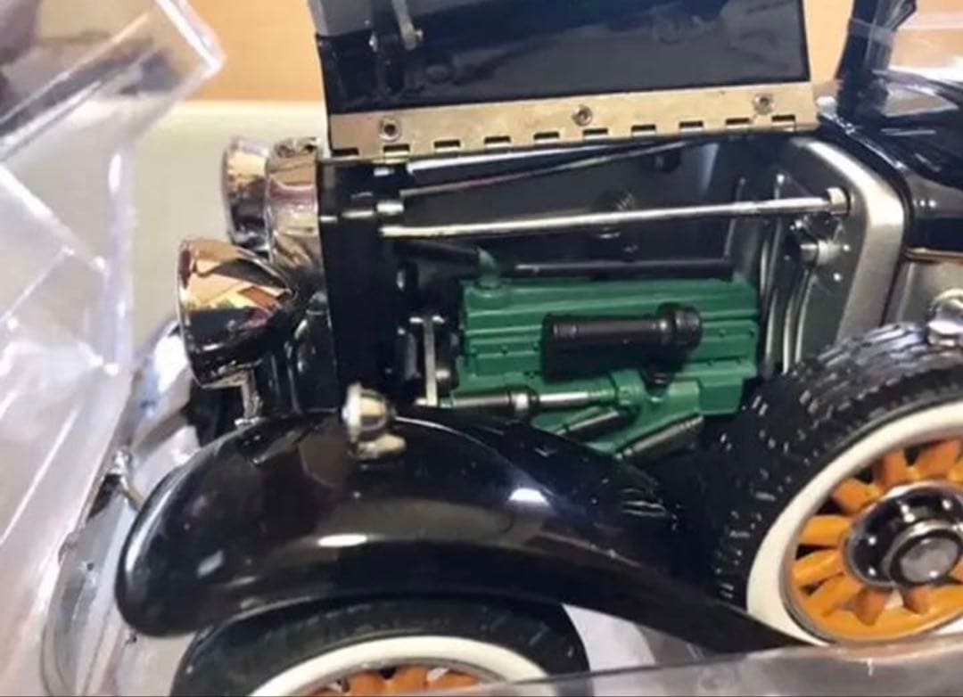 1/18 オートワールド ピアレスマスター8セダン1931 限定1500