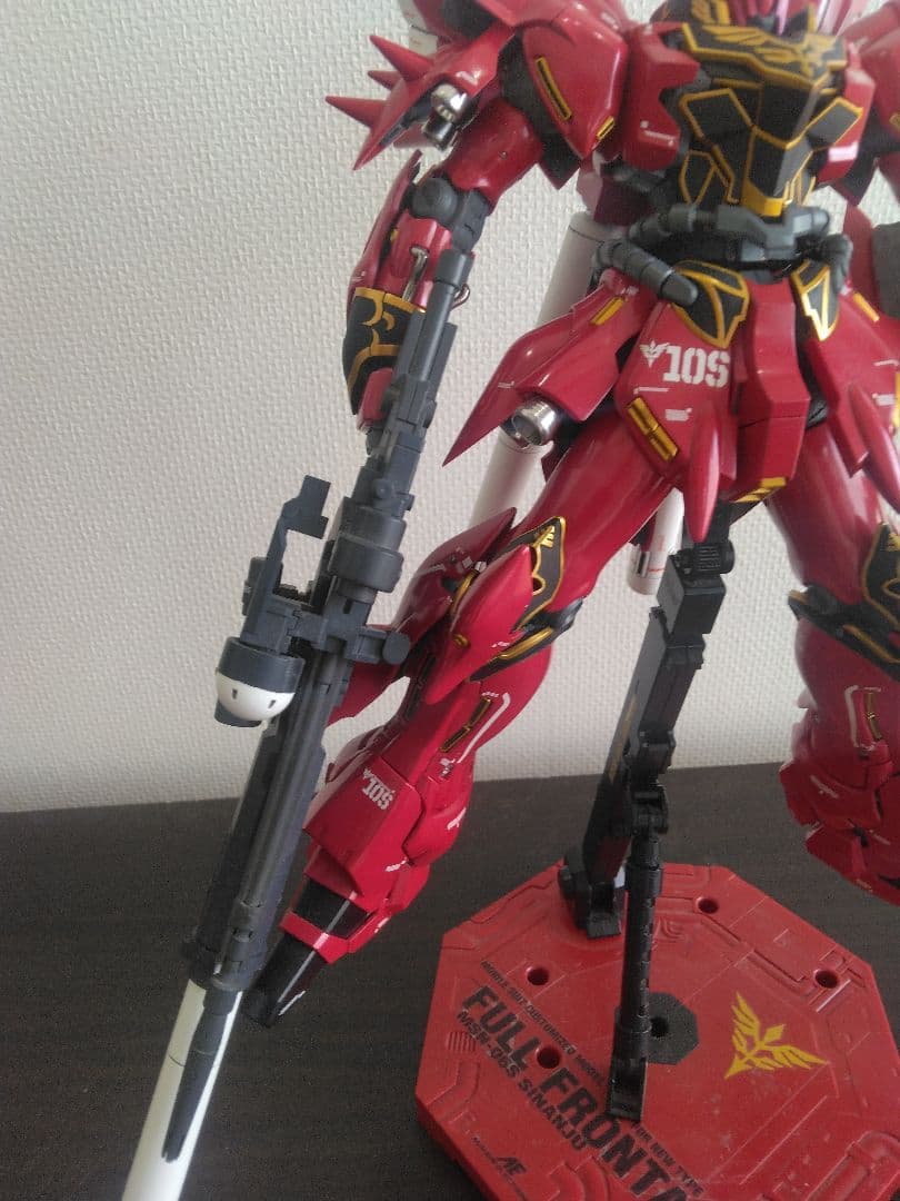 ガンプラ　MG シナンジュ 全塗装完成品　バズーカ　専用台座付