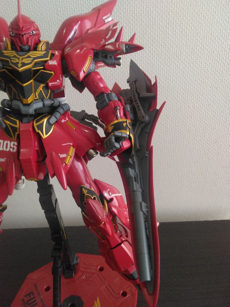 ガンプラ　MG シナンジュ 全塗装完成品　バズーカ　専用台座付