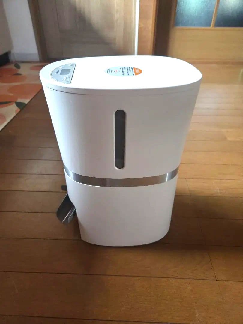 ホワイト 自動給餌器