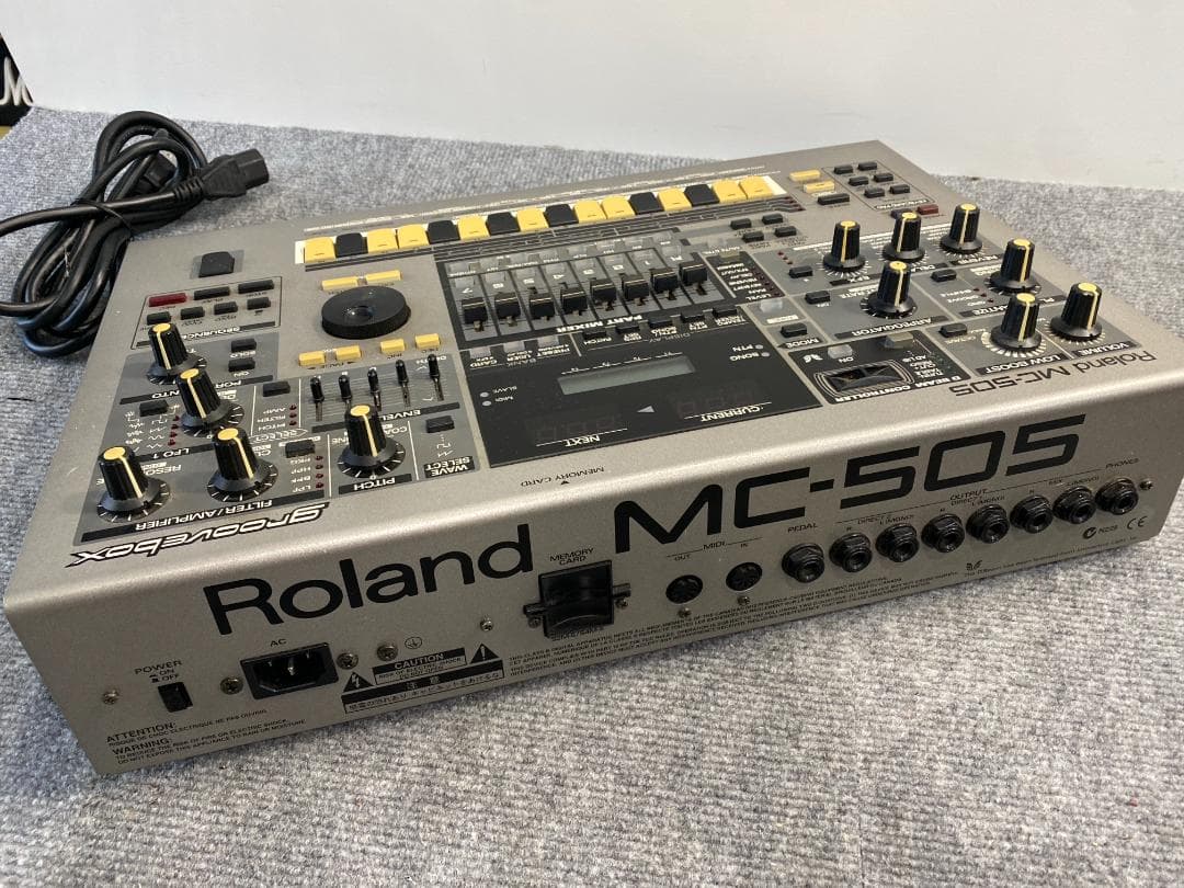 Roland MC-505 グルーブボックス　シーケンサー
