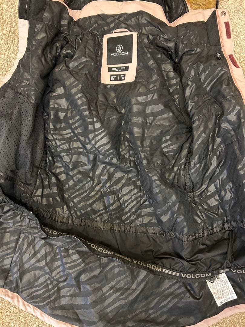 【美品VOLCOM上下セット】スノーボードウェア レディースSサイズ