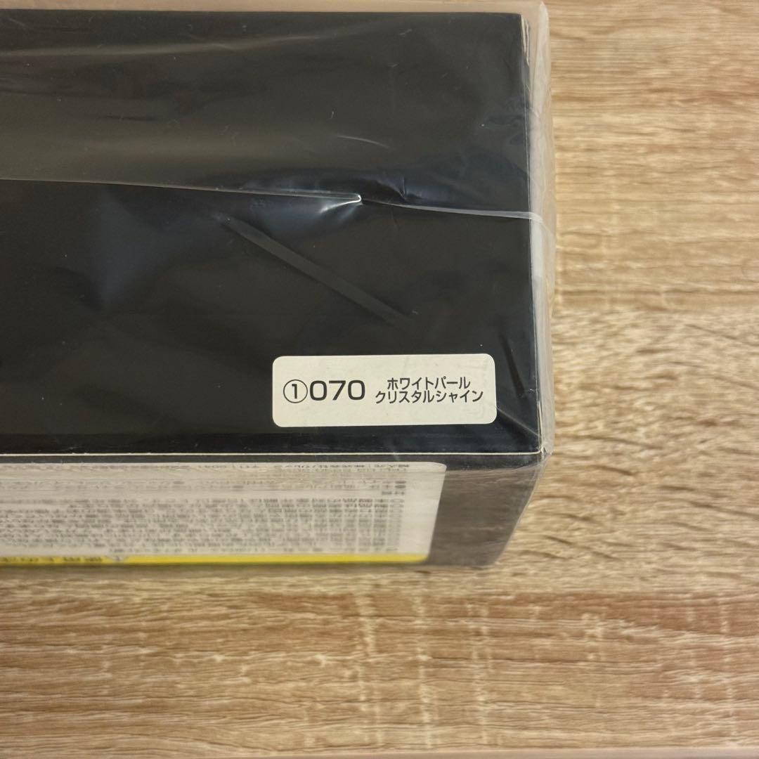 【Nob】トヨタ ヴォクシー ホワイトパールクリスタルシャイン 1/30