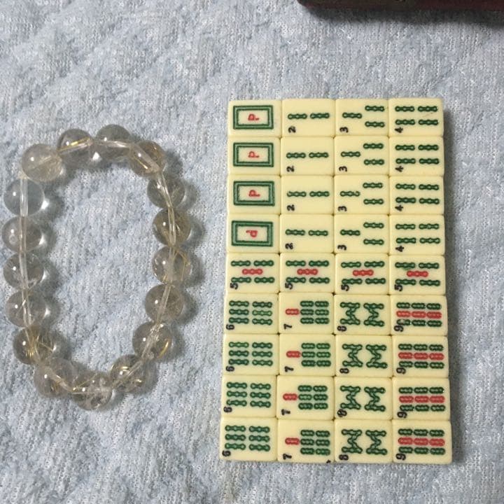 新品ですが、自宅保存の為、箱がやや汚れあり