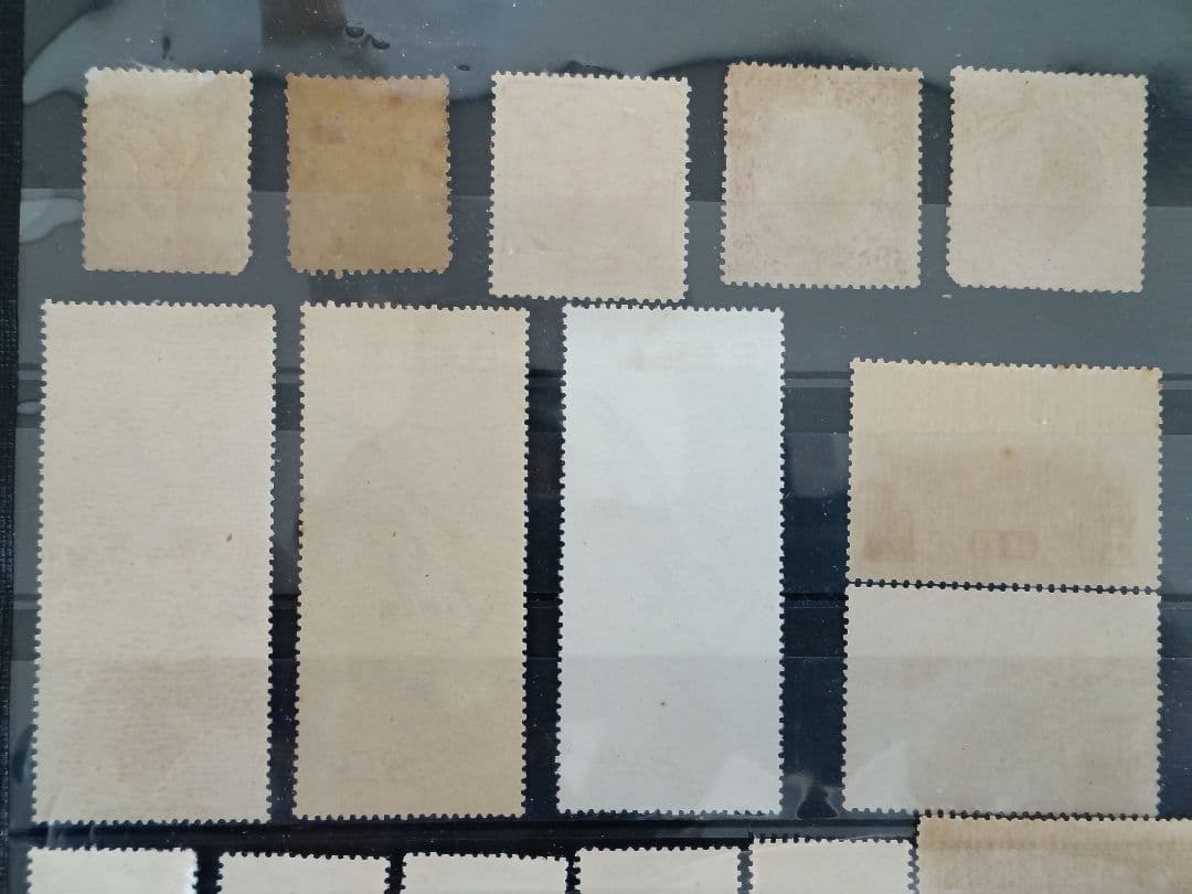 ●　銭単位切手　未使用　見返り美人・月に雁・大正大礼・航空・産業図案　他古い切手