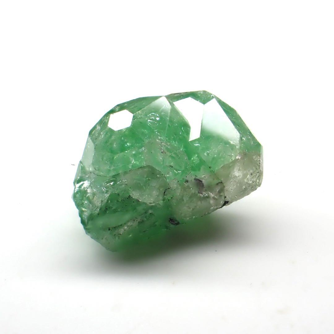 【タンザニア産】グロッシュラーガーネット(ツァボライト)