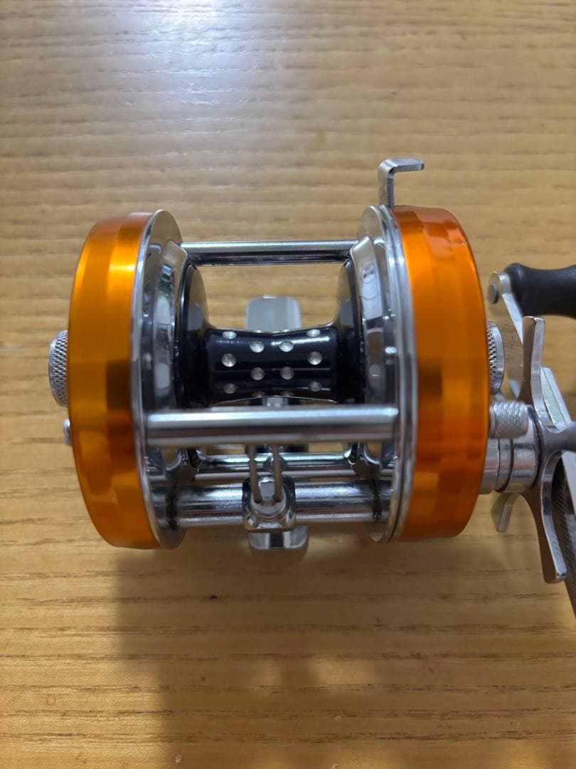 アブガルシア アンバサダー5501CS ROCKET サンセットオレンジ