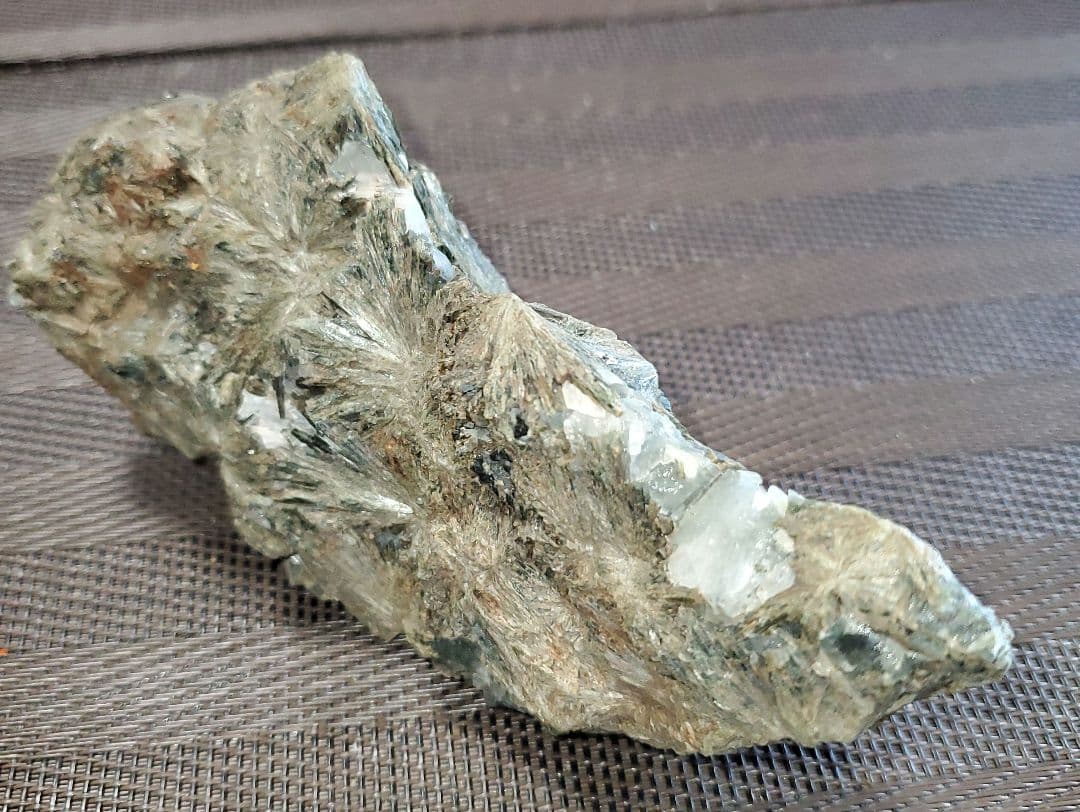 【貴重】灰鉄輝石 菊寿石 岐阜県 山県市 柿野東洞 柿野鉱山 鉱石 原石 国産