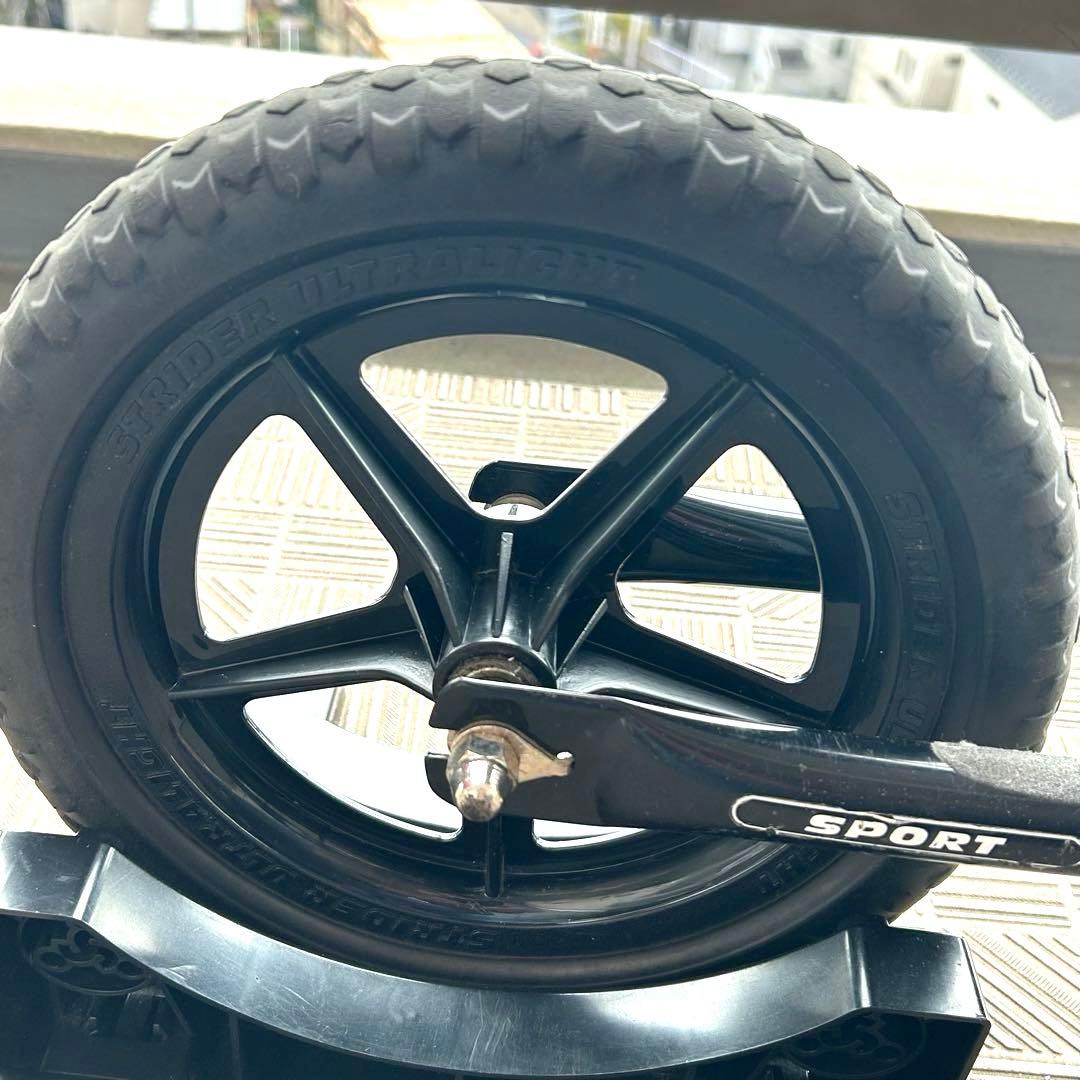 【純正スタンド付】ストライダー スポーツモデル 12インチ ブラック 日本正規品