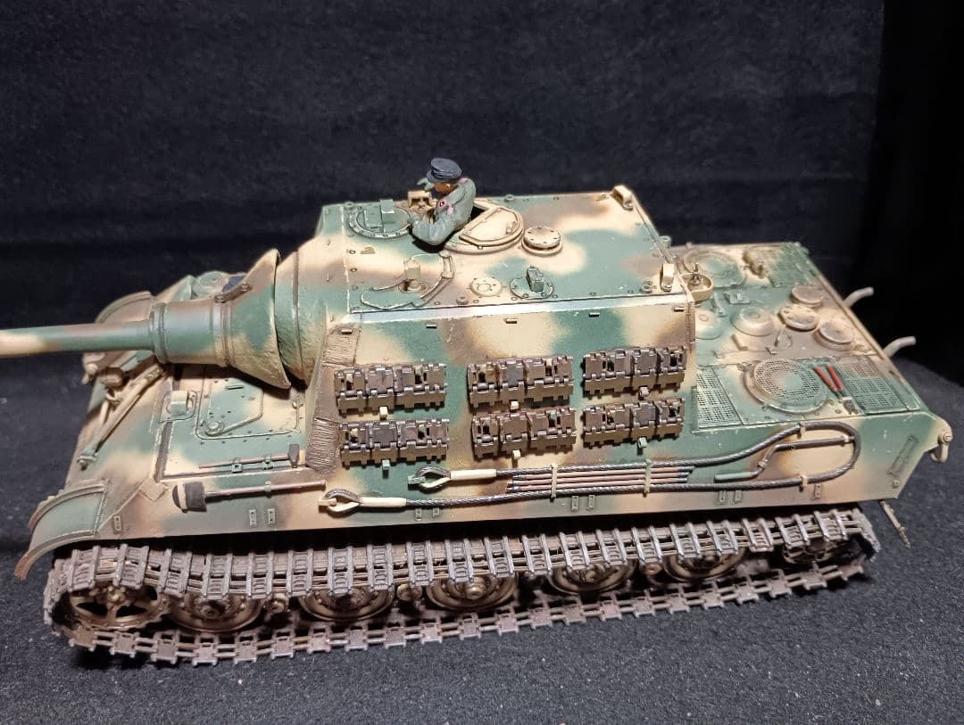 ドラゴン1/35ヤクートタイガー完成品