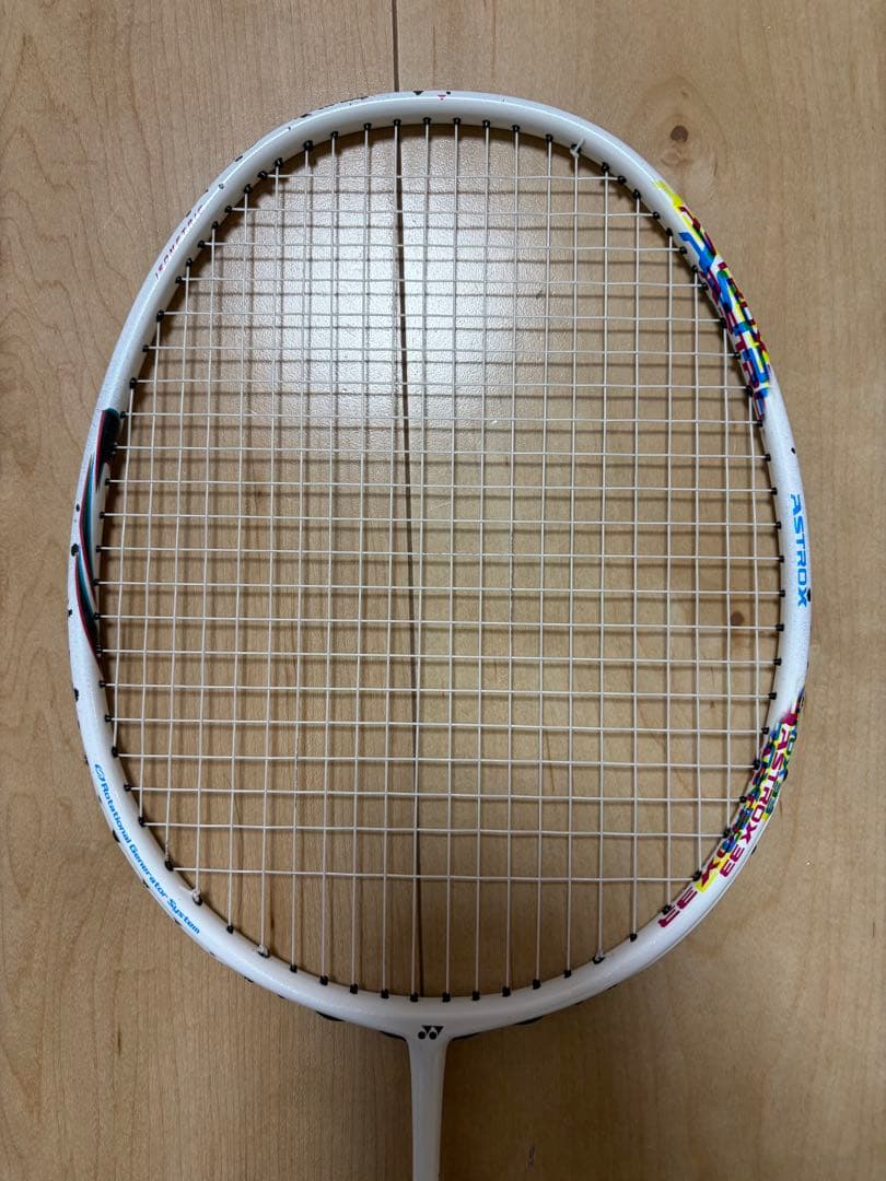 ヨネックスバドミントンラケット　アストロクス33