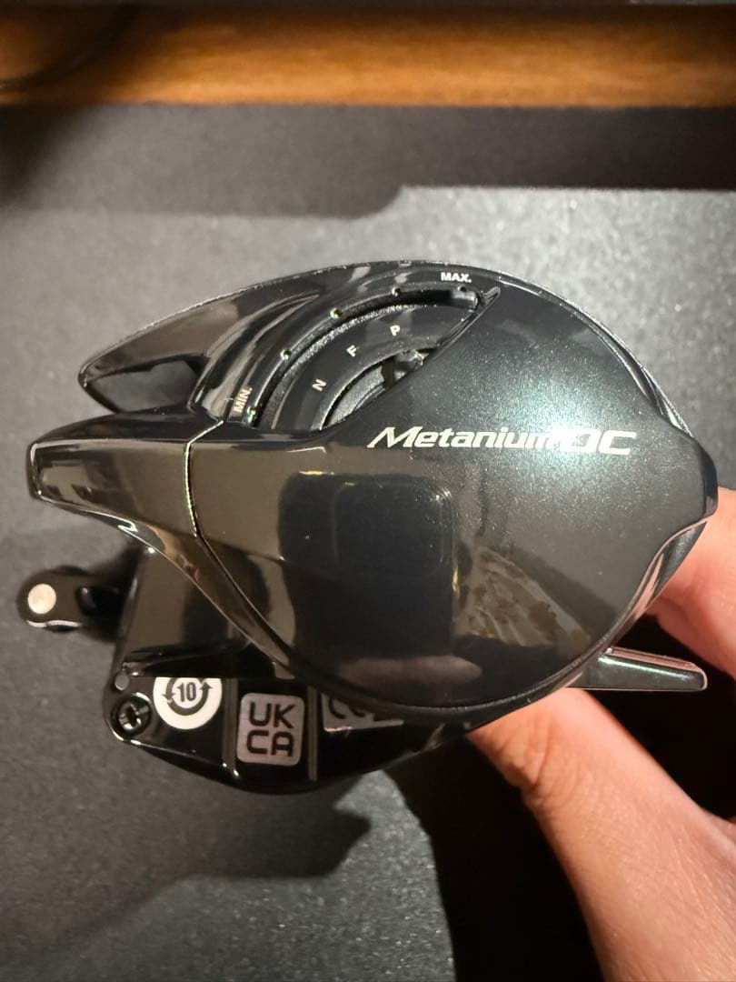 24メタニウムDC 70HG 右 鎧デカール付 SHIMANO